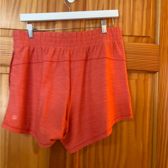 All In Motion Size Medium High-Rise Coral Red/Pink/Orange Activewear Shorts - Picture 4 of 5
